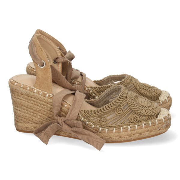 Sandalia de Cu?a con Cordones
