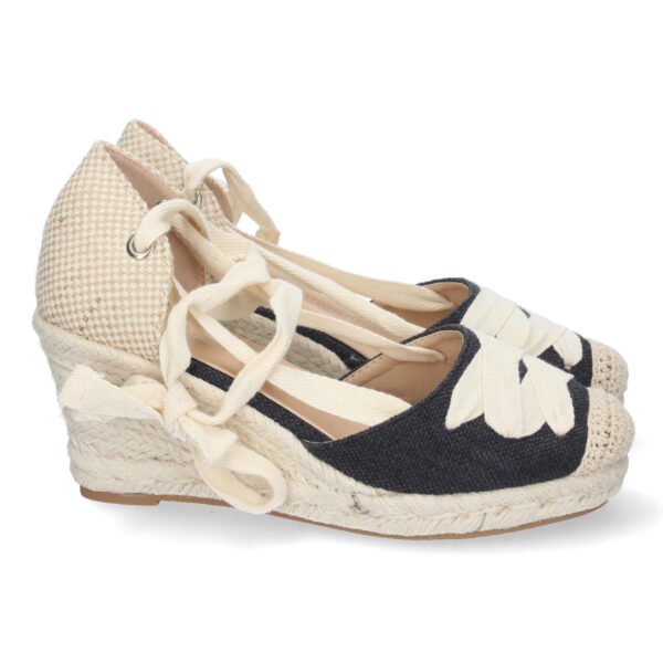 Sandalia de Cu?a con Cordones