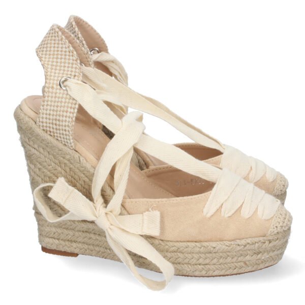 Sandalia de Cu?a con Cordones