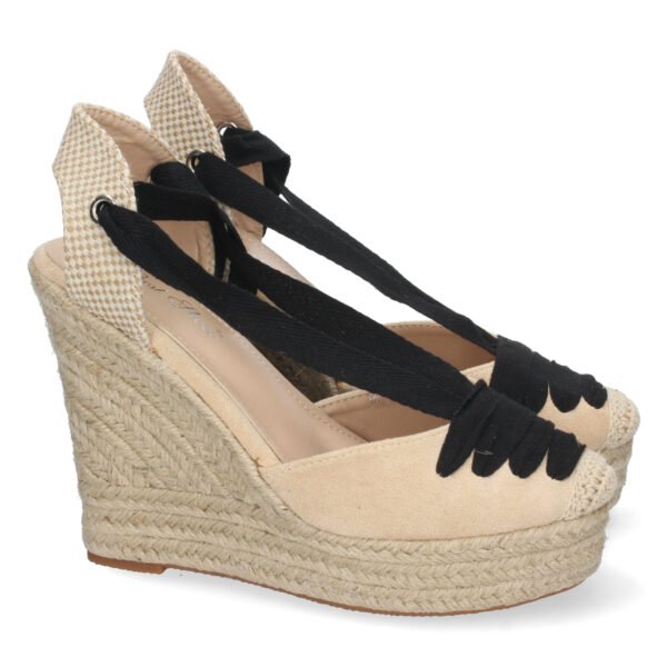 Sandalia de Cu?a con Cordones